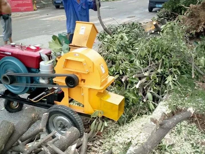 Diesel wood chipper Diesel wood chipper